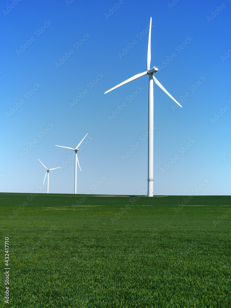 Eoliennes au milieu des champs de la champagne berrichone Eoliennes au milieu des champs de la champagne berrichone