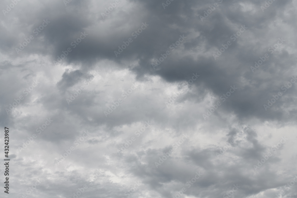 Obraz premium A sweeping pattern of clouds evolving as an intricate background pattern