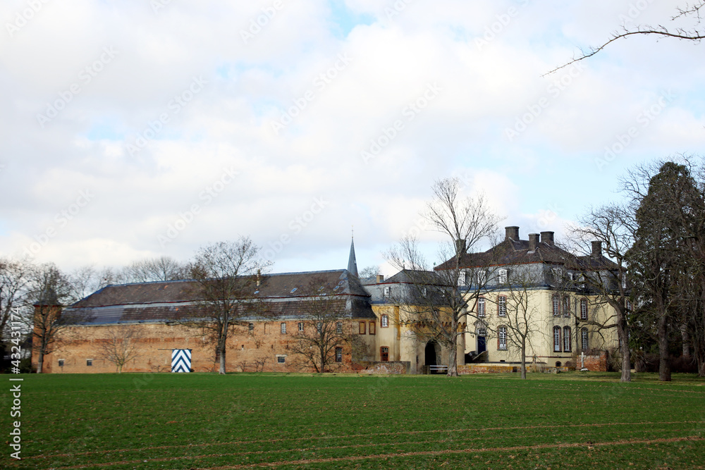Grosse Burg Kleinbüllesheim, Wasserburg aus dem 18. Jahrhundert - Grosse Burg Kleinbüllesheim, 18th century moated castle