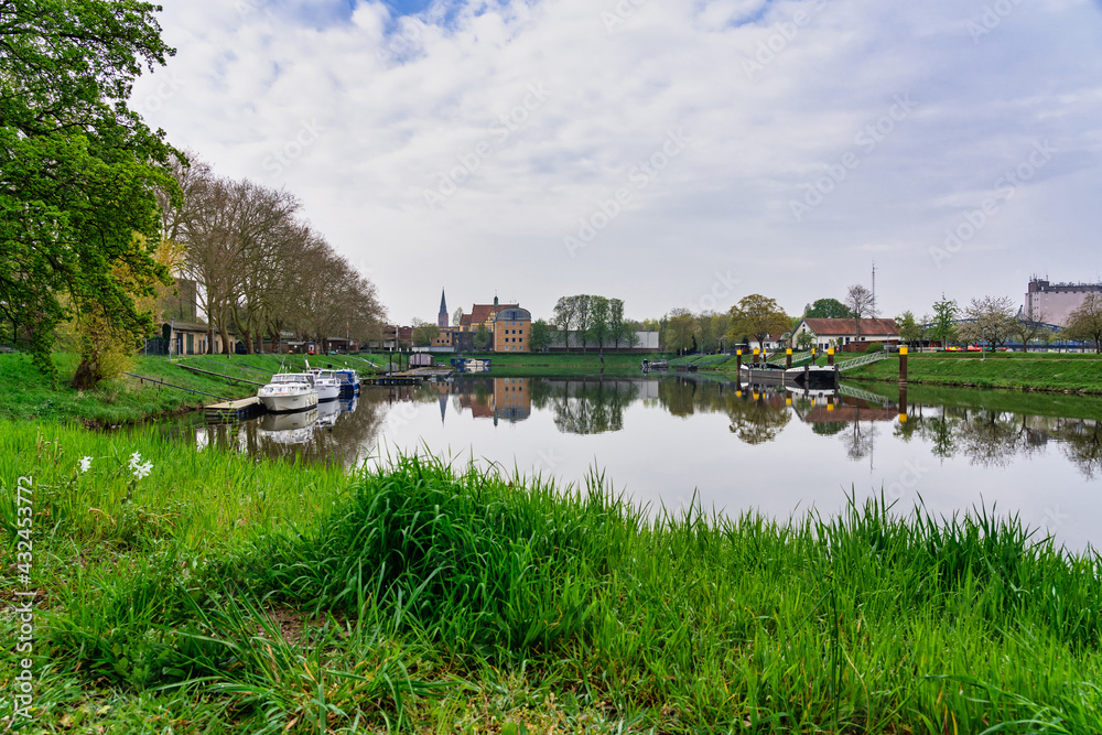 Fototapeta premium Nienburger Hafen an der Weser