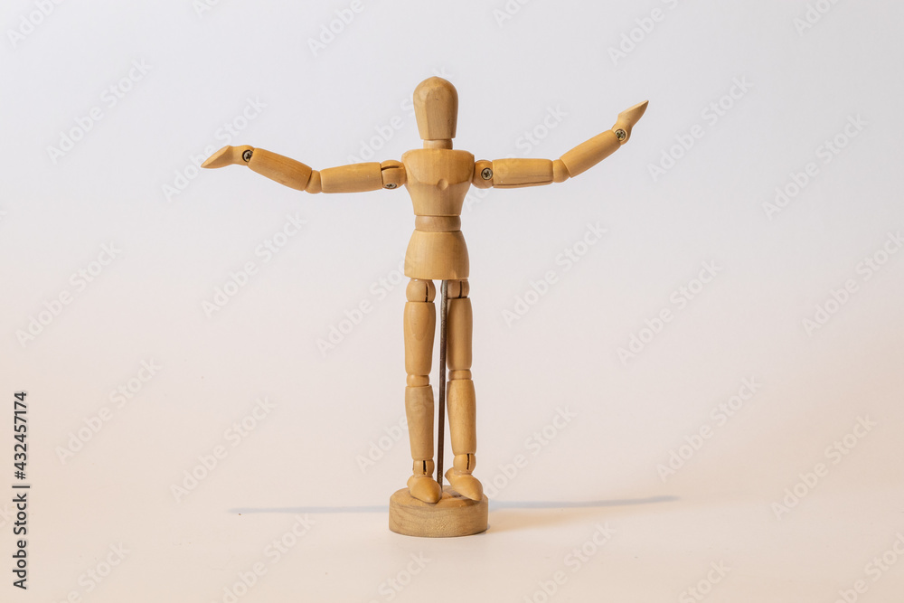 Boneco articulado de madeira. Boneco articulado de madeira.