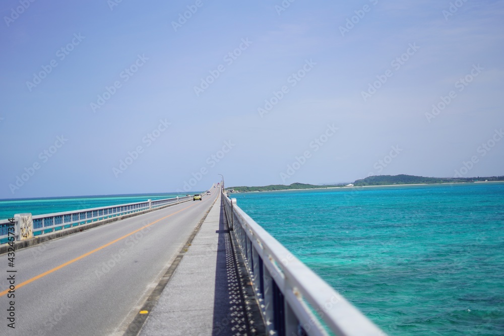 宮古島につながる橋と美しい海 宮古島につながる橋と美しい海