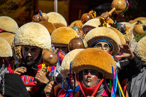 para chicos bailando en el festival de Chiapa de corzo  photo