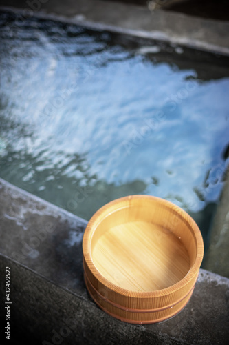 日本の温泉　和風イメージ © TOMO