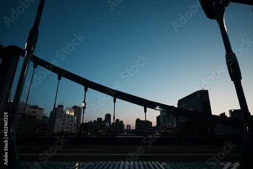 夕暮れの橋