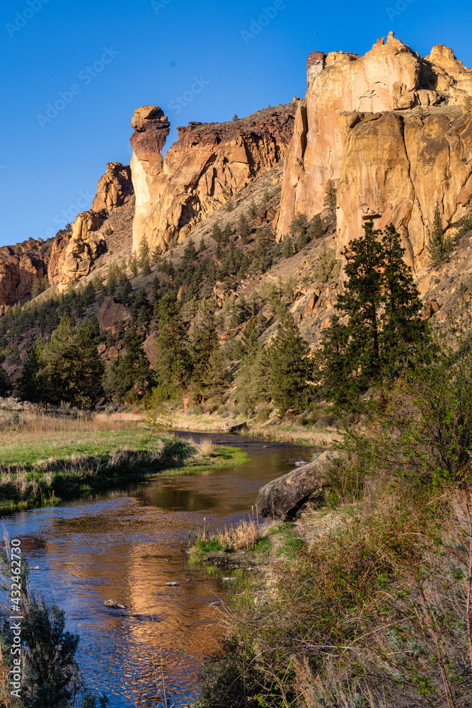 The Crooked River snaking around Smith Rock State Park