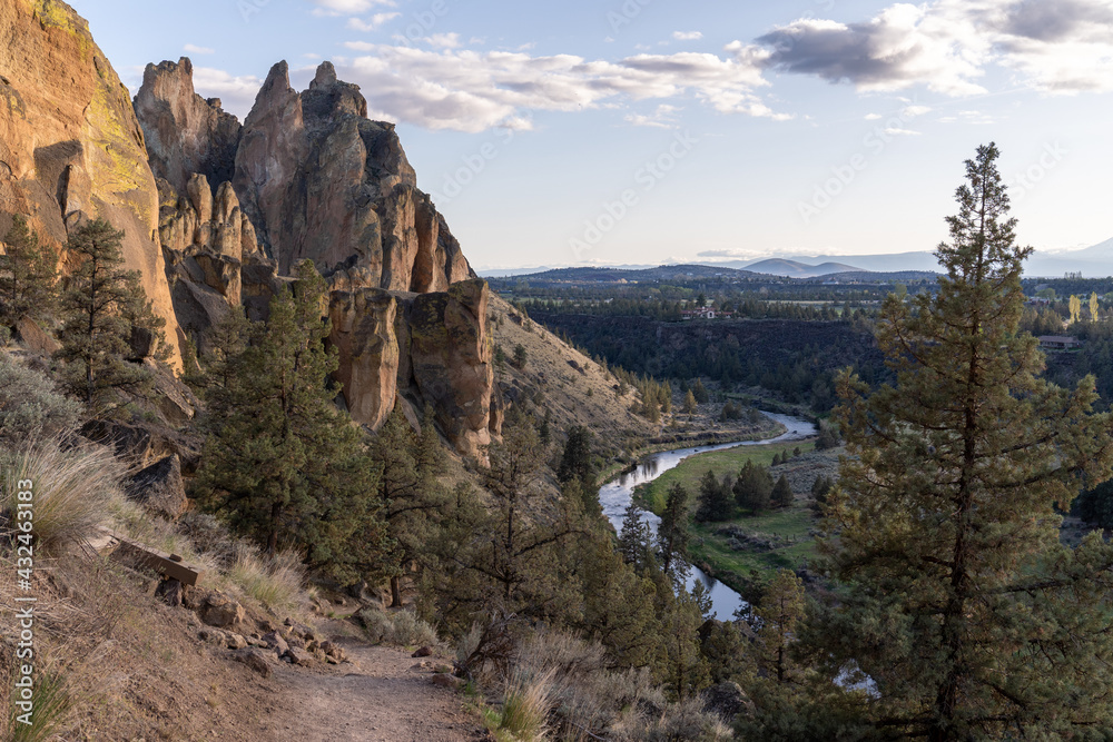 Fototapeta premium The Crooked River snaking around Smith Rock State Park