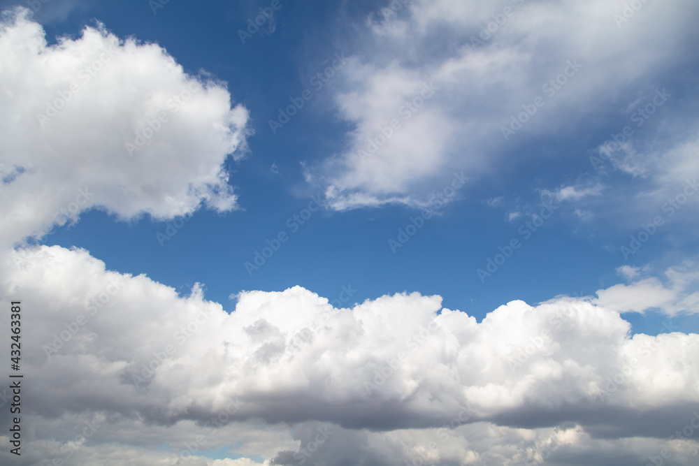 Obraz premium Sky with clouds as background