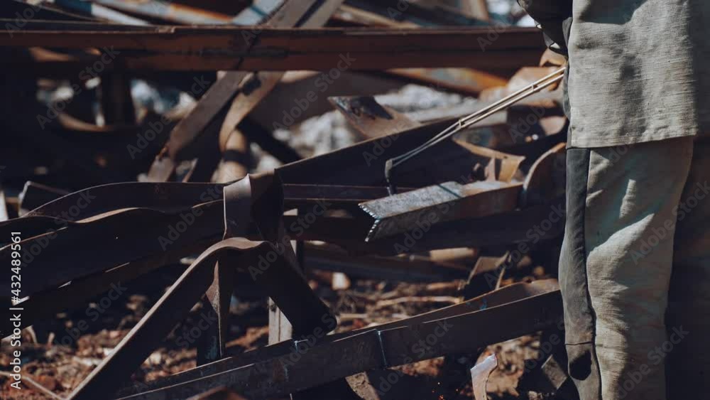 The work of welders on the dismantling of the building