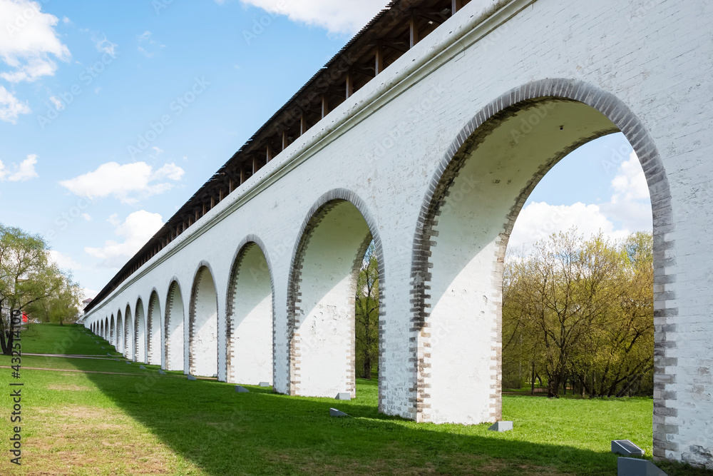 The Rostokinsky Aqueduct is also known as the Millionth Bridge in Moscow. Antiquity. Built in the 18th century. The Rostokinsky Aqueduct is also known as the Millionth Bridge in Moscow. Antiquity. Built in the 18th century.