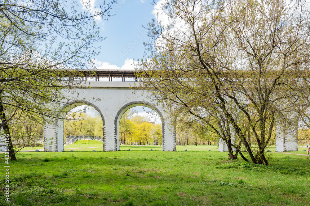 The Rostokinsky Aqueduct is also known as the Millionth Bridge in Moscow. Antiquity. Built in the 18th century. The Rostokinsky Aqueduct is also known as the Millionth Bridge in Moscow. Antiquity. Built in the 18th century.