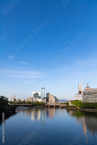 天満橋から見る京橋の高層ビル群 © vito