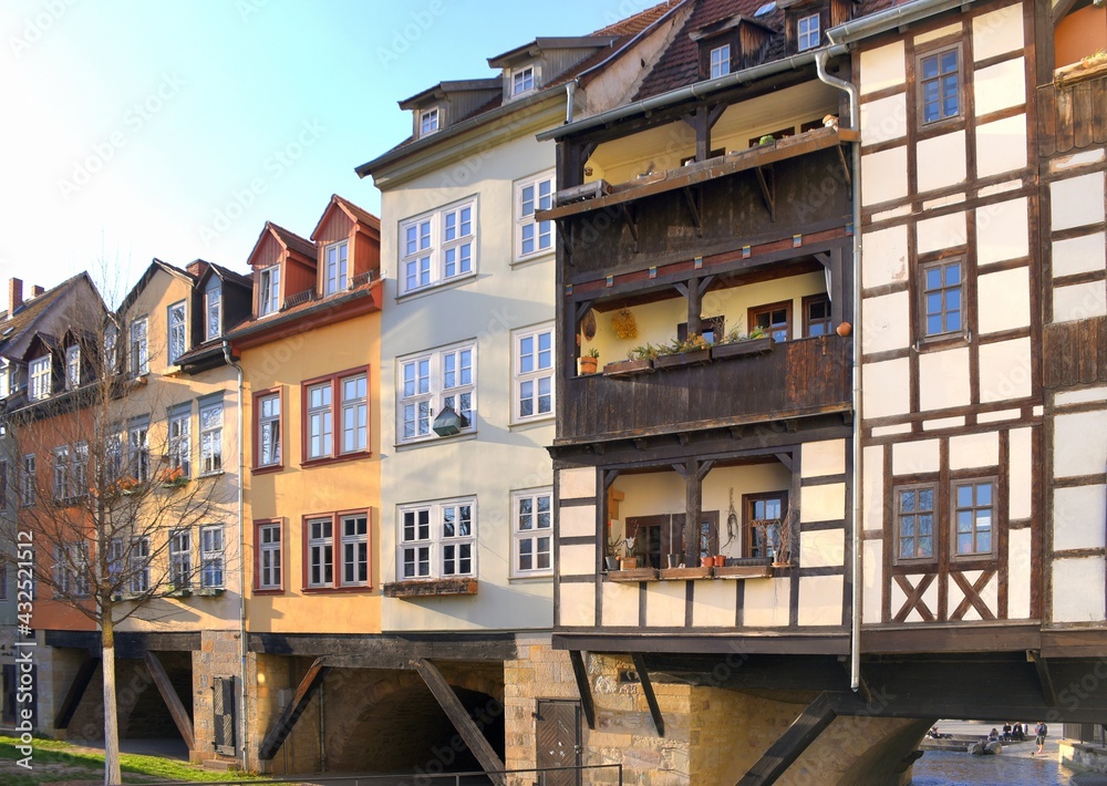 Häuserfassade auf der historischen Krämerbrücke zu Erfurt