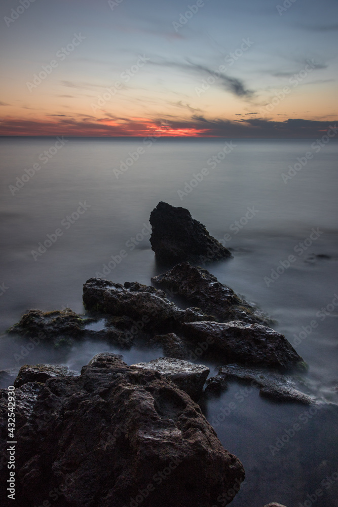 Obraz premium sunset over the sea and beach
