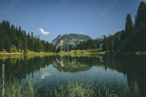 Fototapeta Naklejka Na Ścianę i Meble -  Beautiful galcial lake - Misurina