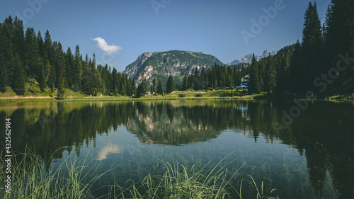 Fototapeta Naklejka Na Ścianę i Meble -  Beautiful galcial lake - Misurina