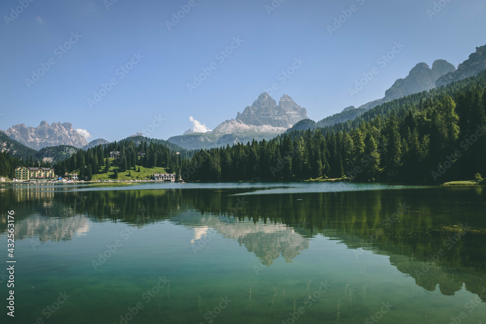Naklejka premium Beautiful galcial lake - Misurina