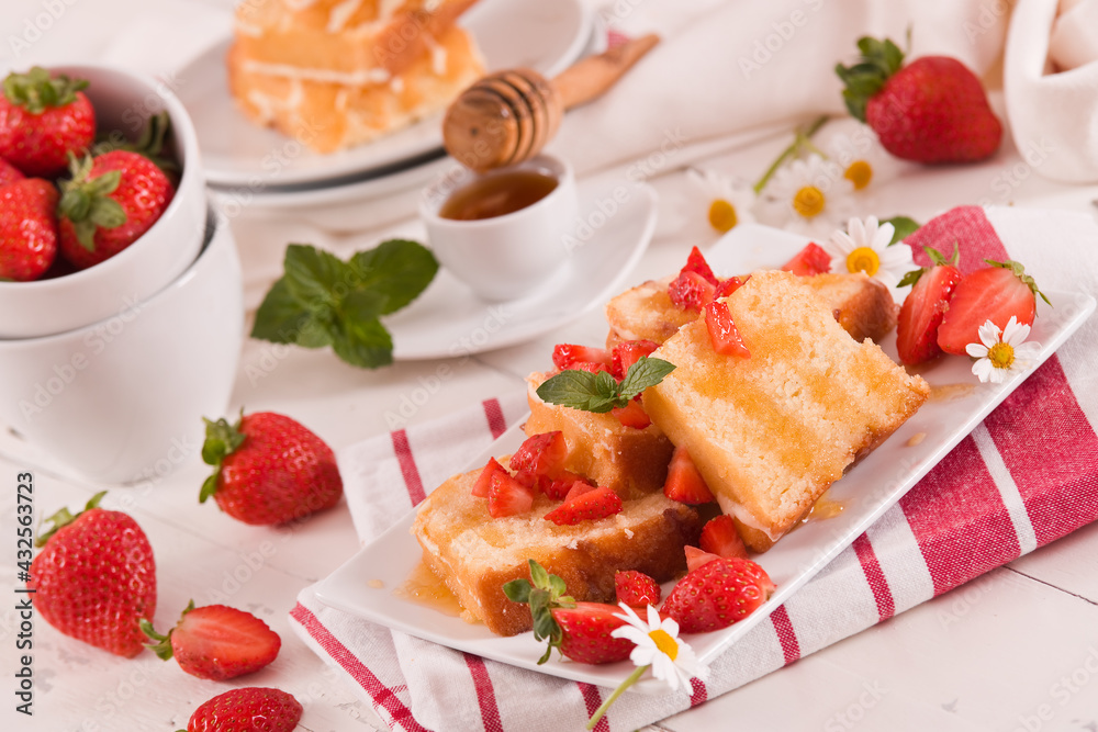 Lemon pund cake with honey and fresh strawberries.