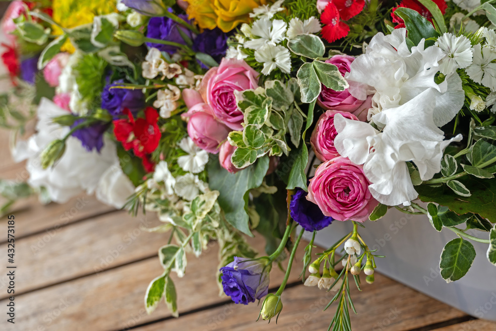 Buntes Blumengesteck Buntes Blumengesteck