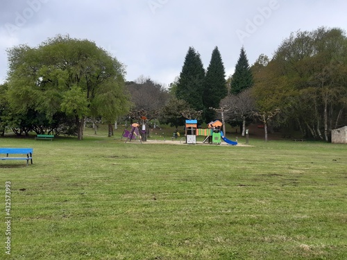 Jardines y área infantil de A Magdalena en Vilalba, Galicia