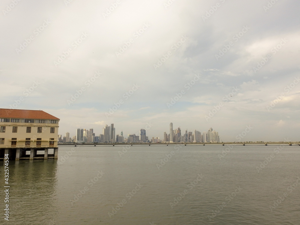 Fototapeta premium view of the city from casco viejo