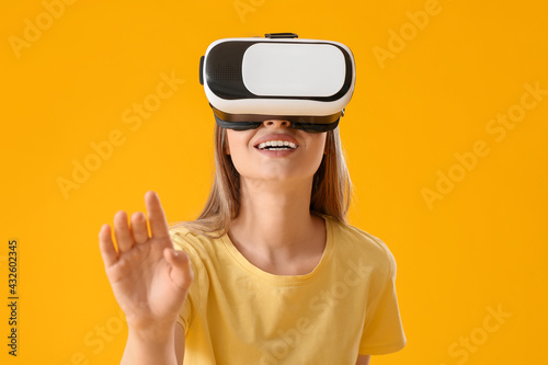 Young woman with virtual re...