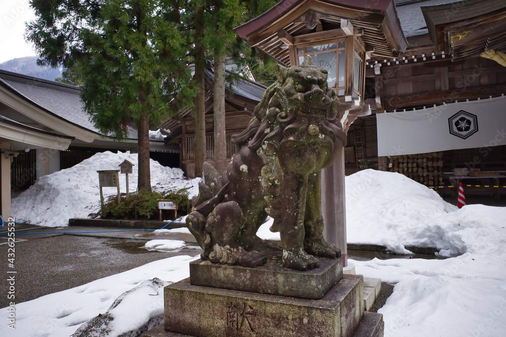 Obraz premium 北陸最大級のパワースポット白山比咩神社の狛犬