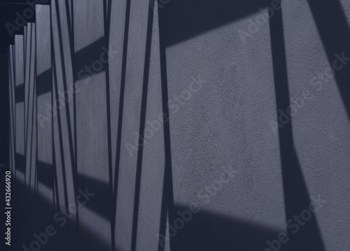 Geometric pattern on the wall formed by light and shadow