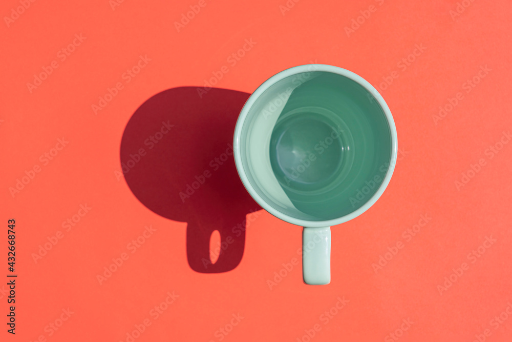 Fototapeta premium a circle with a hard shadow on a colored background