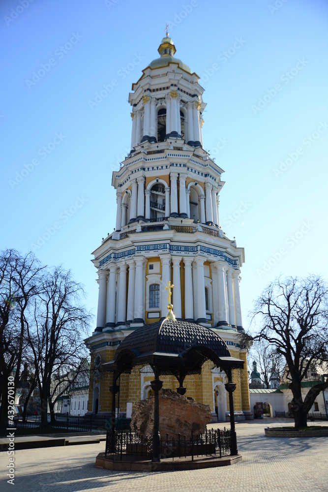Fototapeta premium Great Lavra bell tower and Uspenskiy Sobor Cathedral in Kiev, Ukraine