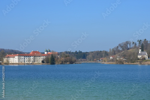Kloster Seeon und H  user am See