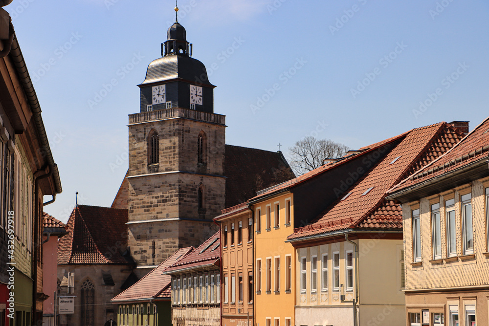 Kleinstadtidylle an der Werra; Eisfeld mit Stadtkirche St. Nikolai