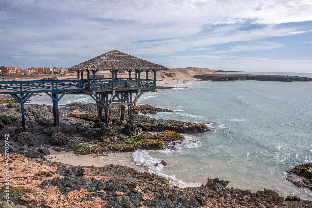 Mirador en la playa de Cabral en Sal Rei, isla de Boa Vista en Cabo Verde