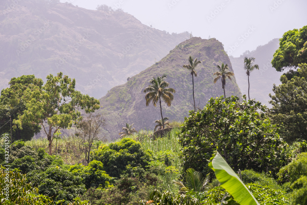 Paisaje tropical en el Valle de Paul en la isla de Antao en el