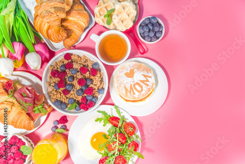 Mothers day Brunch restaurant invitation concept. Various Moms Womans Day Menu background, with traditional breakfast and lunch food and drink set, with flowers on sunny pink background