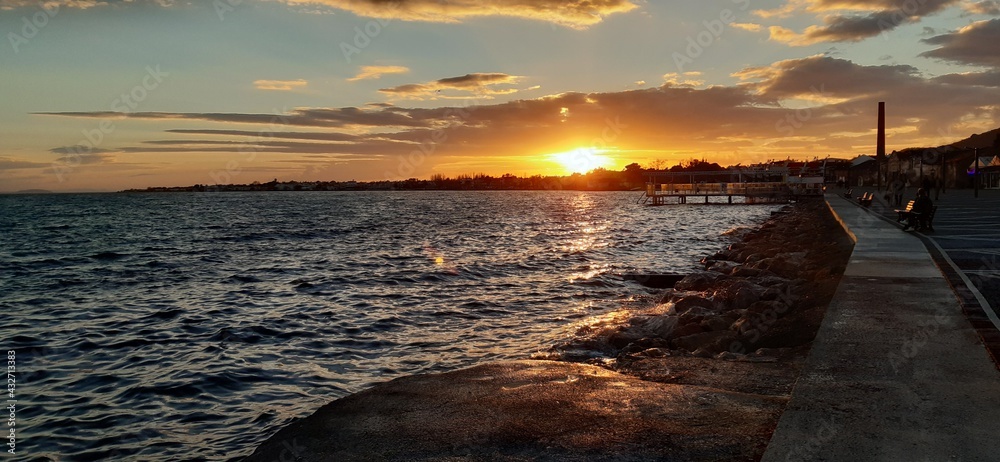 Naklejka premium sunset over the river