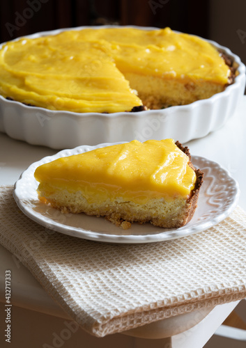 Lemon curd cheese cake