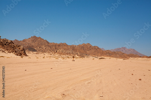 Desert Egypt, mountains sands © citicet