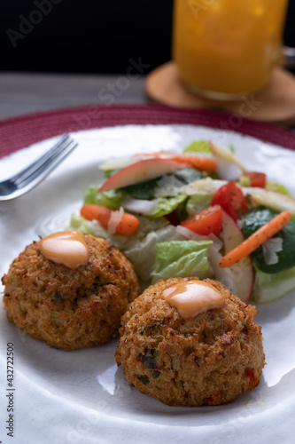 Crab cake with pasta and salad