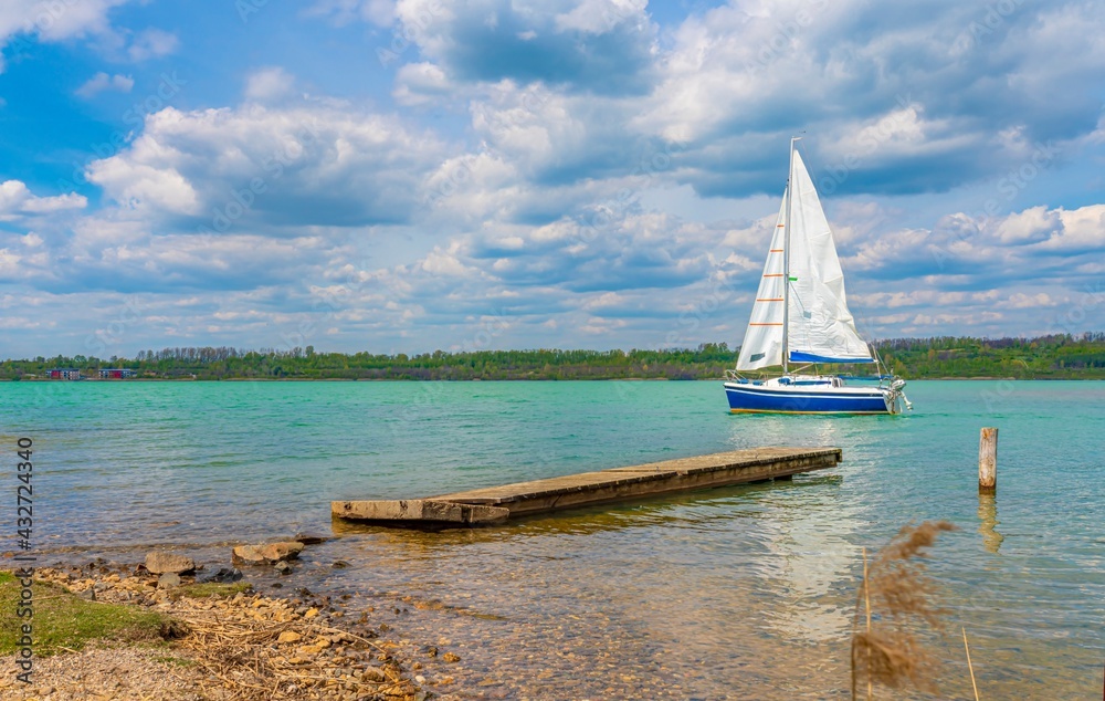 Obraz premium Seegelboot auf dem Hainer See bei Leipzig, Leipziger Neuseenland