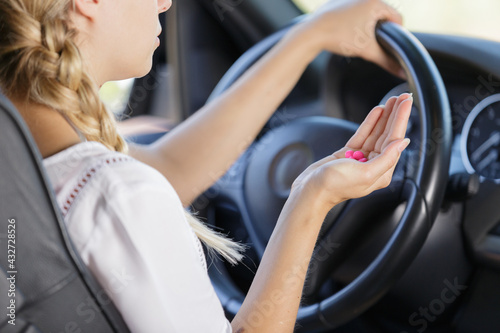 Obraz na plátně woman holding tablets while driving