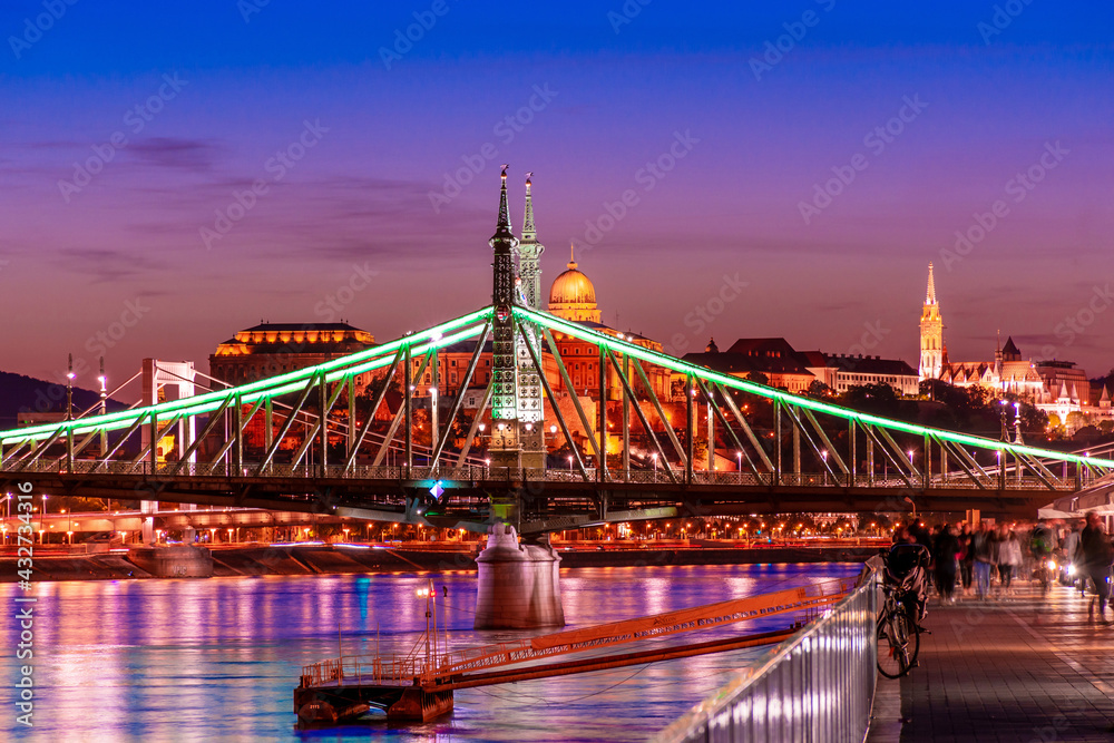 Obraz premium Budapest at night, Freedom Bridge on the Danube River, reflection of night lights on the water