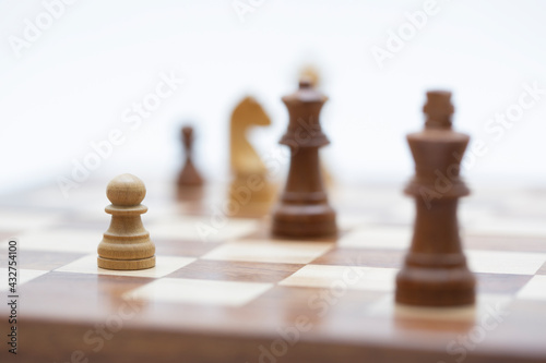 Juego de ajedrez, con un peón de protagonista