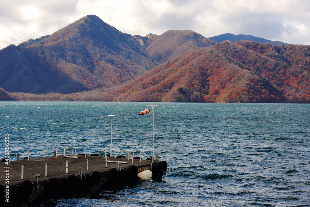 2021年3月12日。栃木県日光市。 中禅寺湖の秋の風景