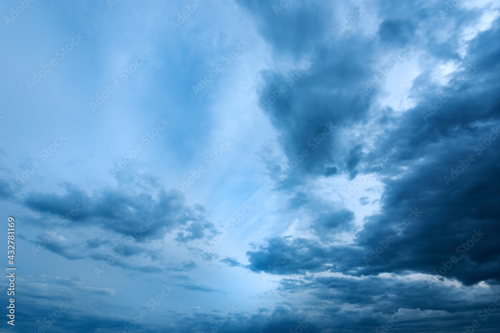 Obraz premium Dramatic stormy cumulus clouds at the sky in spring dusk