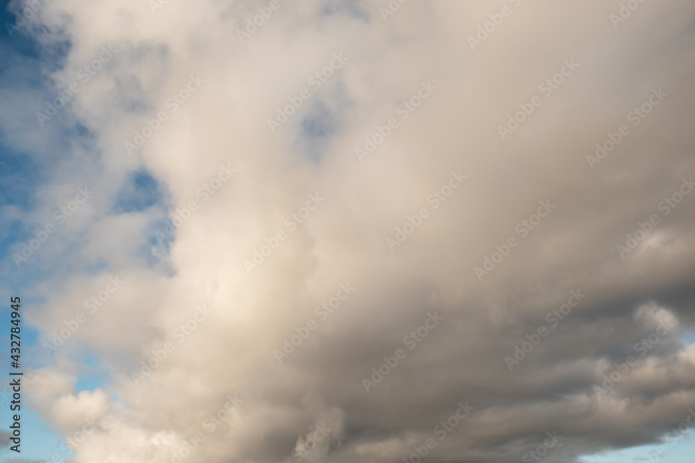 Obraz premium Cloudy blue sky looks like smoke. Nature background