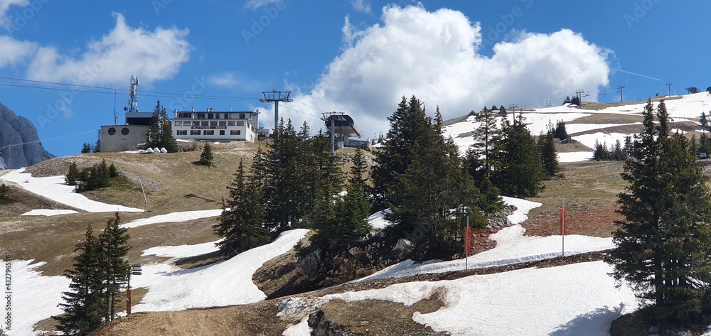 Pistes de ski de Villard de Lans après la fin de saison
