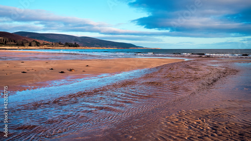 Fotografie Brora beach looking north towards Kintradwell and Glen Loth