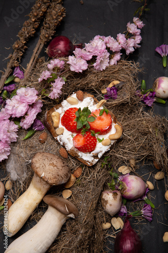 Still life Erdbeere brot