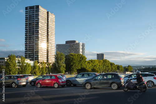 Un embouteillage de voitures aux heures de pointe    Paris